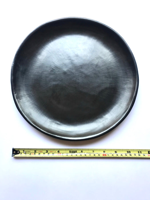 A dream of every top chef - a plate that sets the right stage for presenting their works of art, without competing for attention. Well, maybe a bit of attention, because who would not notice these beauties made out of shiny, black clay from Oaxaca. 
