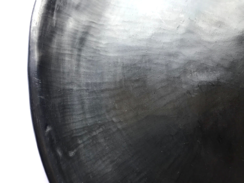 A dream of every top chef - a dinner plate that sets the right stage for presenting their works of art, without competing for attention. Well, maybe a bit of attention, because who would not notice these beauties made out of shiny, black clay from Oaxaca.   D28cm (11")