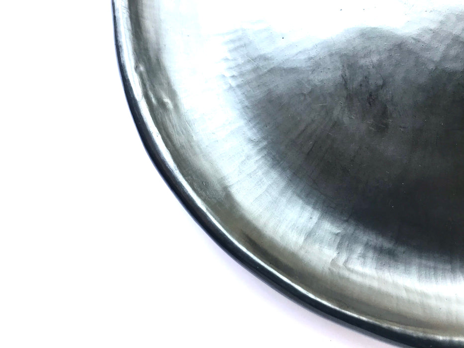 A dream of every top chef - a dinner plate that sets the right stage for presenting their works of art, without competing for attention. Well, maybe a bit of attention, because who would not notice these beauties made out of shiny, black clay from Oaxaca.   D28cm (11")