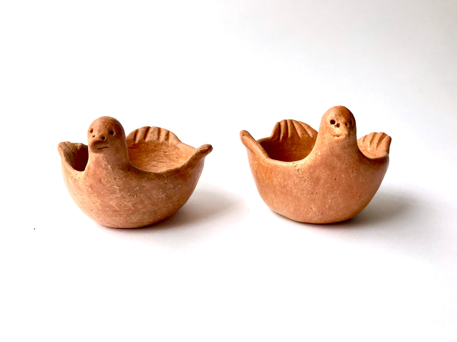 Mexico 1492: Graceful salsa bowl shaped as a bird with wings, made from red clay with a yellowish tone and marked with random flame spots, adding character. Best for serving salsa, appetizers, or salt and spices. Lead free, unglazed. Thanks to the artisanal nature of this handmade product, no two pieces are the same. 