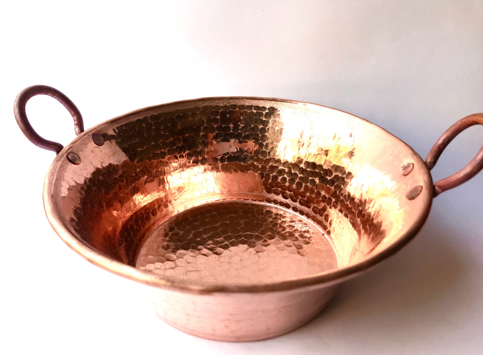 Mexico 1492: A hammered copper saucepan (or better known as cazo in Mexico), handmade in Santa Clara del Cobre, by one of the oldest, most respected coppersmith workshops of don Viduel. The copper hammering process is lengthy and arduous, but the shaping is done through a series of soft hammer blows that create the recognizable indentations on the surface. 