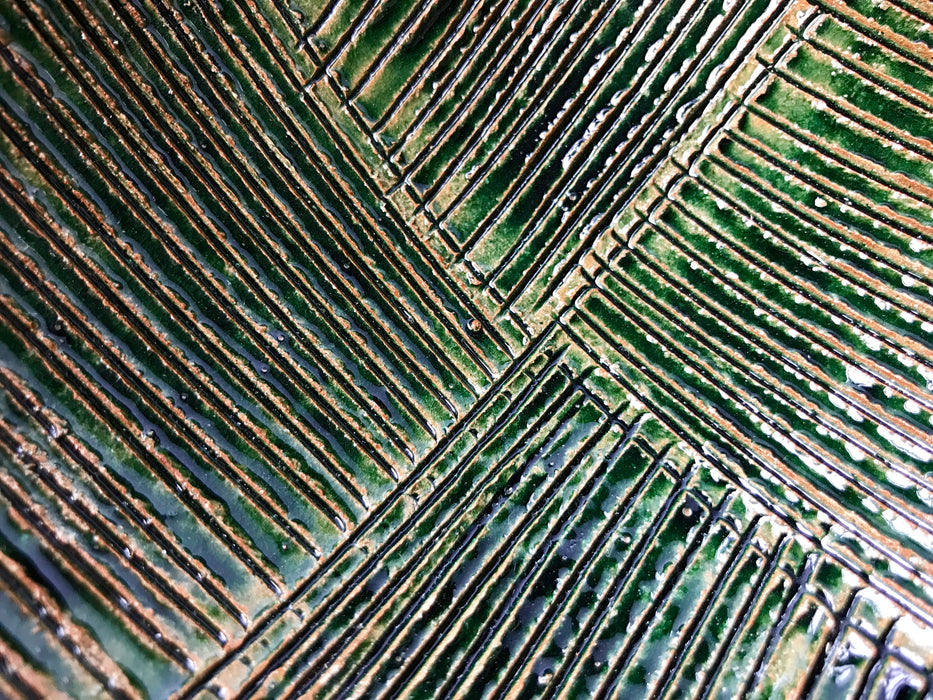 Mexico 1492:  A different mortar: its surface is covered with fine, parallel crease pattern that grinds the food as we pull it while pressing down firmly. Ideal for making green and red salsas, as well as serving guacamole or other appetizers.  With the new, lead-free technique for glazing, we can safely enjoy these beauties today as both decorative and utilitarian pieces. 