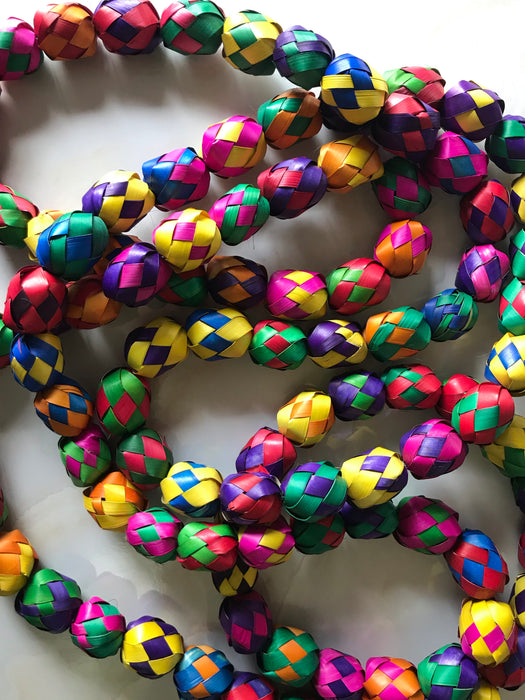 Mexico 1492: Traditional colorful Mexican Christmas decoration, a garland hand made of palm leaves in Guerrero. It can adorn a Christmas tree, or be piled up on a plate or in a fruit bowl to add a pop of color on a shelf or a table. 3.4m (11ft) long. 