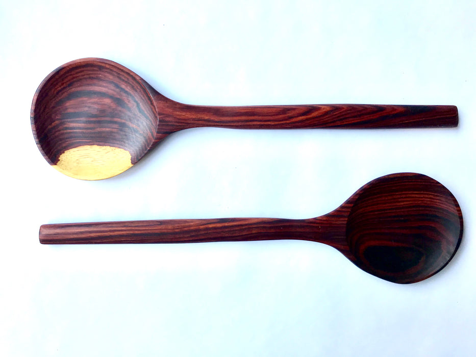 Mexico 1492: Beautiful granadillo hardwood cooking spoons, handmade, with dark red grain combined with lighter wood stem parts. A true luxury kitchen utensil with a generous-sized, wide spoon bowl. 