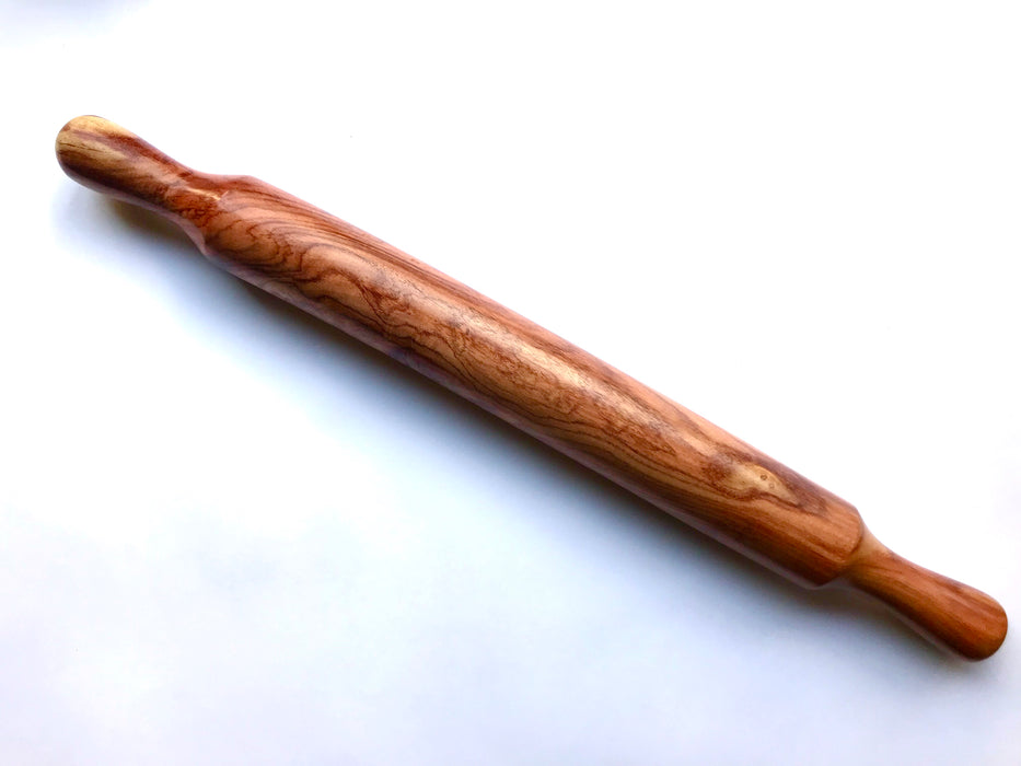 Mexico 1492: Hand-turned rolling pin, made out if red Mexican cedar wood, with a stunning pattern of wood grain that makes each piece unique. Its perfectly smooth, bees-wax polished surface doesn’t stick to the dough and it’s very easy to clean, and the heavy weight helps extending the dough with less effort. 